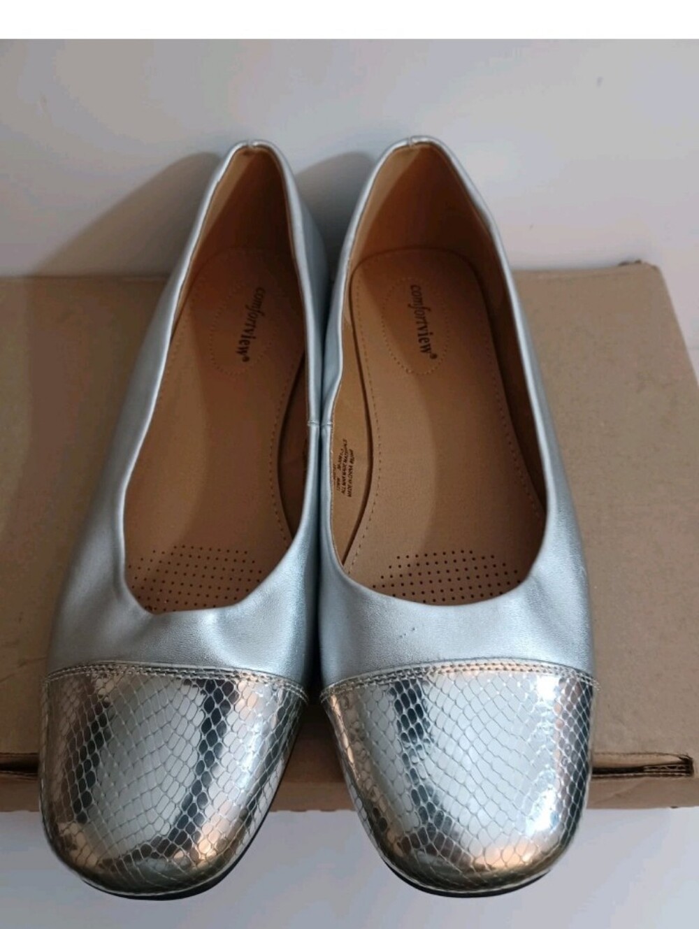 comfortview The Flay Metallic Silver Ballet Flats with Textured Toe 12WW